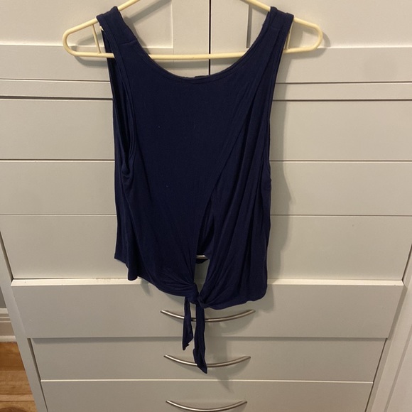 Tank top with slit in back and knot - Picture 4 of 4